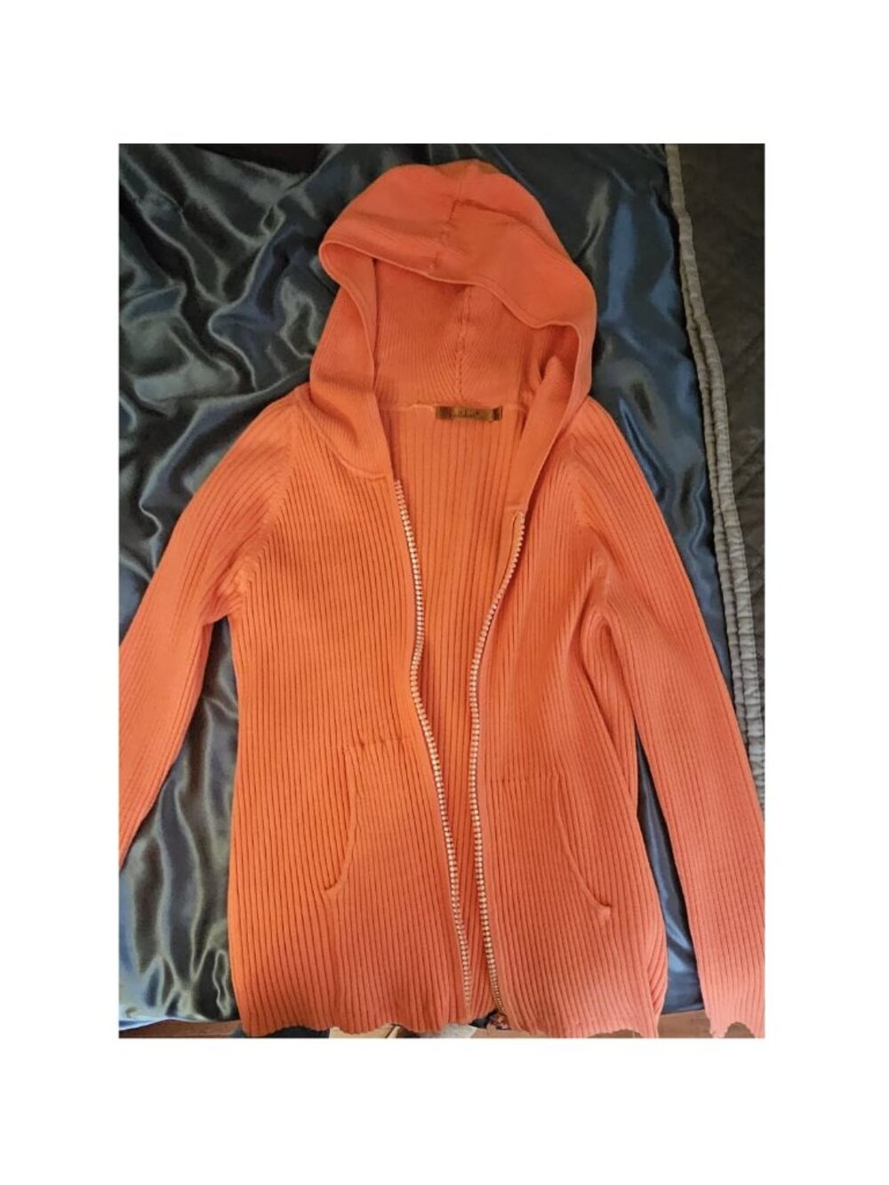 Hooded jacket with crystal-like zipper details